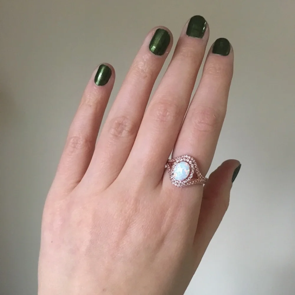 Gold Tone Ring w Opalescent Stone